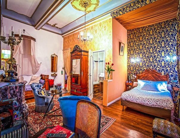 Vue d'ensemble de la suite Napoléon III de l'hôtel Renaissance de Castres
